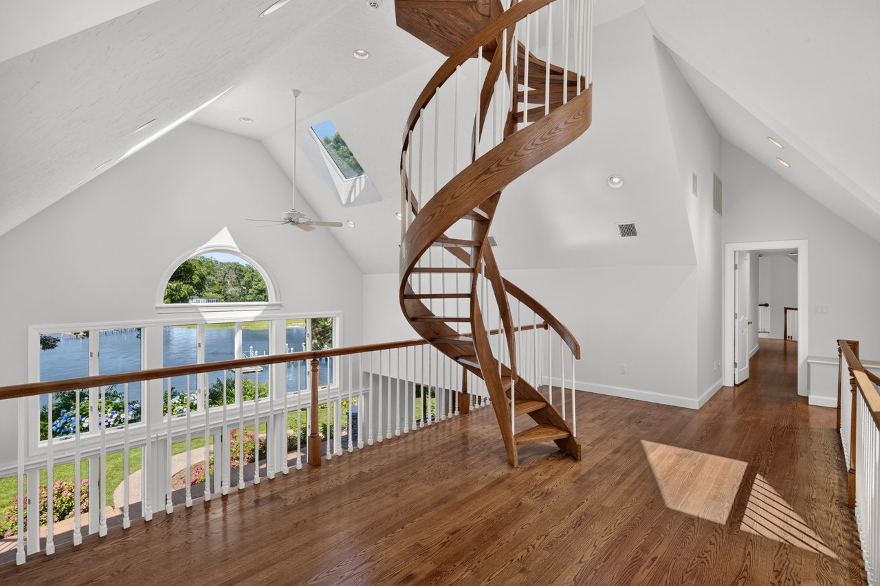 Breathtaking views over West Bay and Eel River