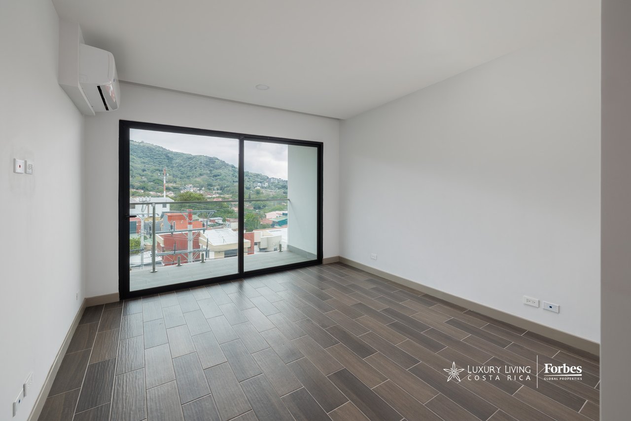 21469 - Contemporary penthouse for sale, spacious rooms and terraces