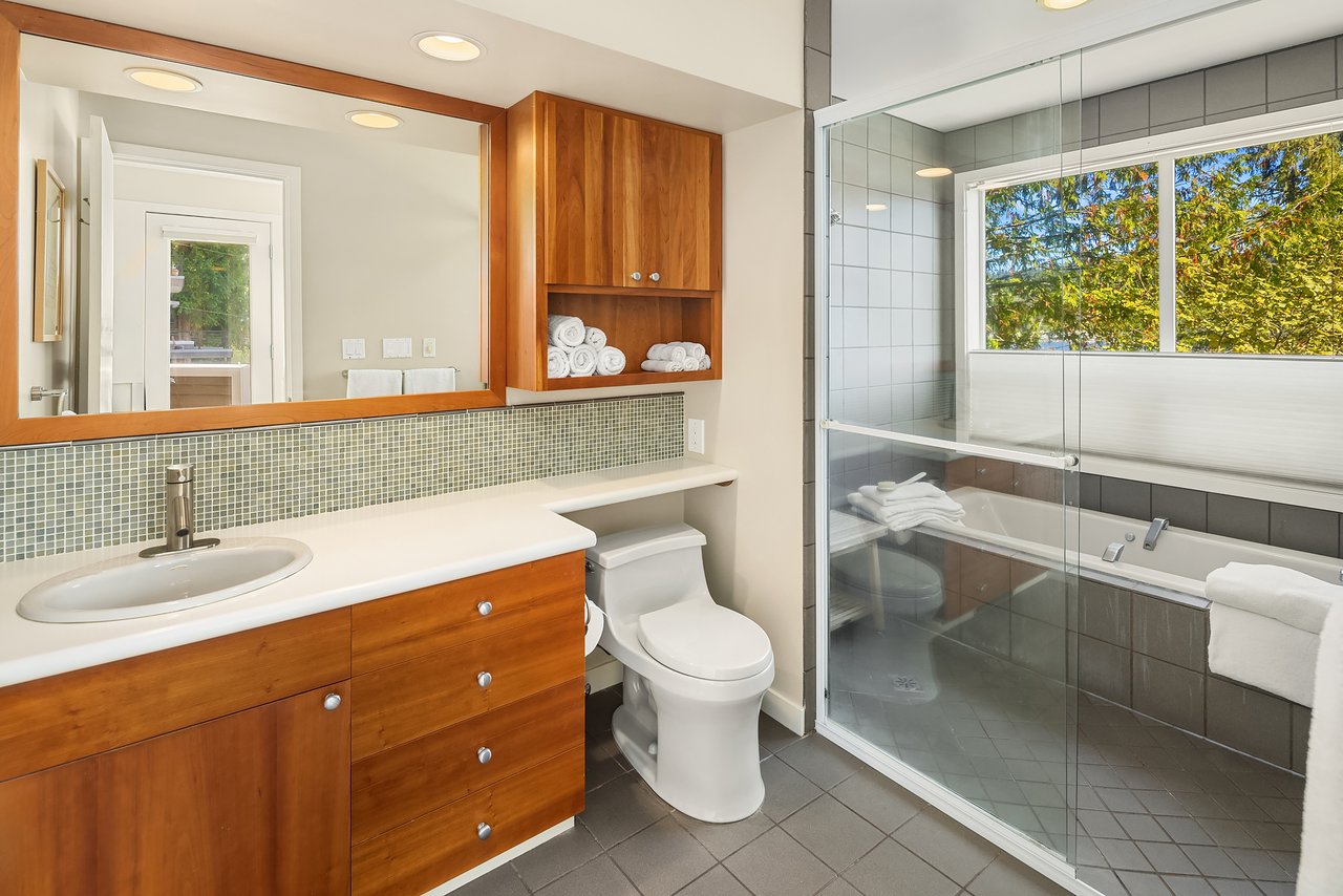 2604 W Lake Sammamish Pkwy NE