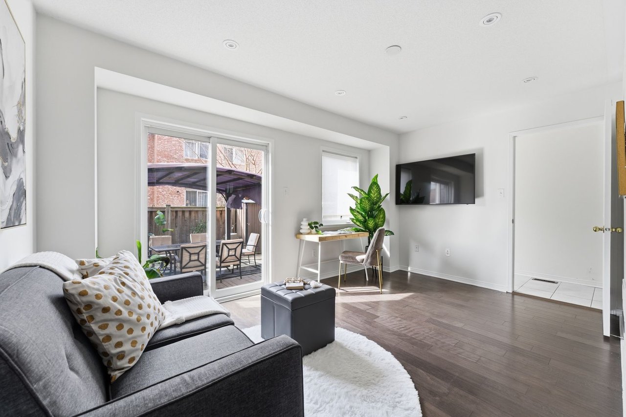 647 Courtney Valley Rd