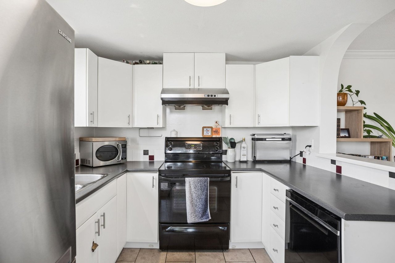 304-6833 Village Green Unit: 304