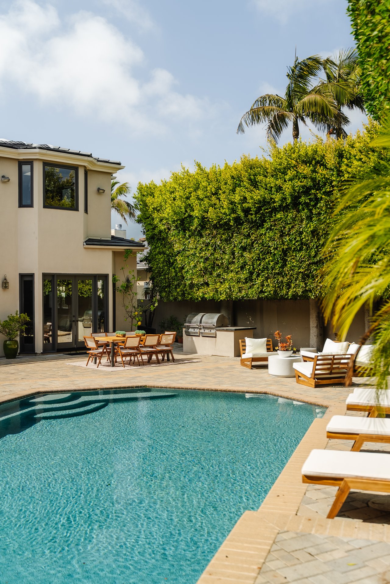 1202 San Vicente Blvd