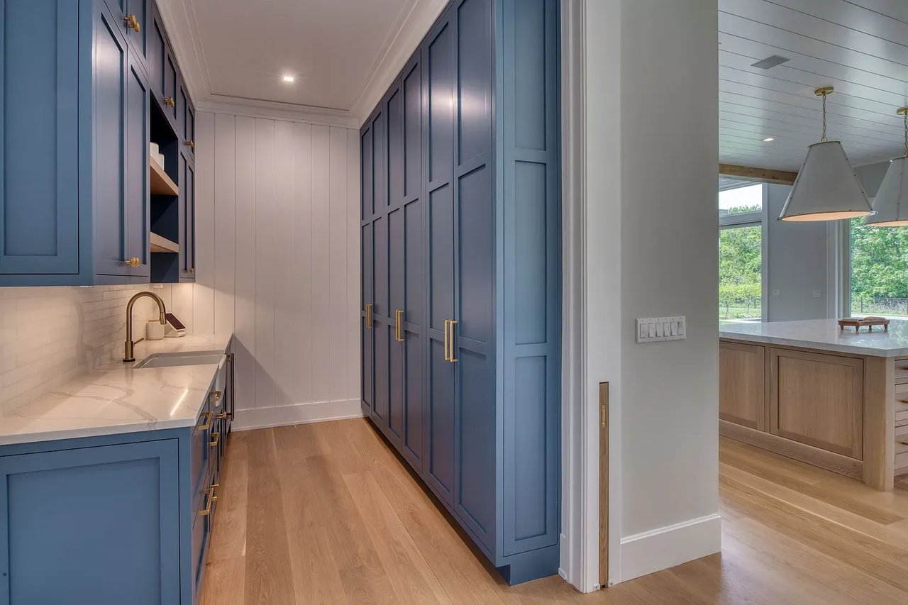 2892 Montauk Highway