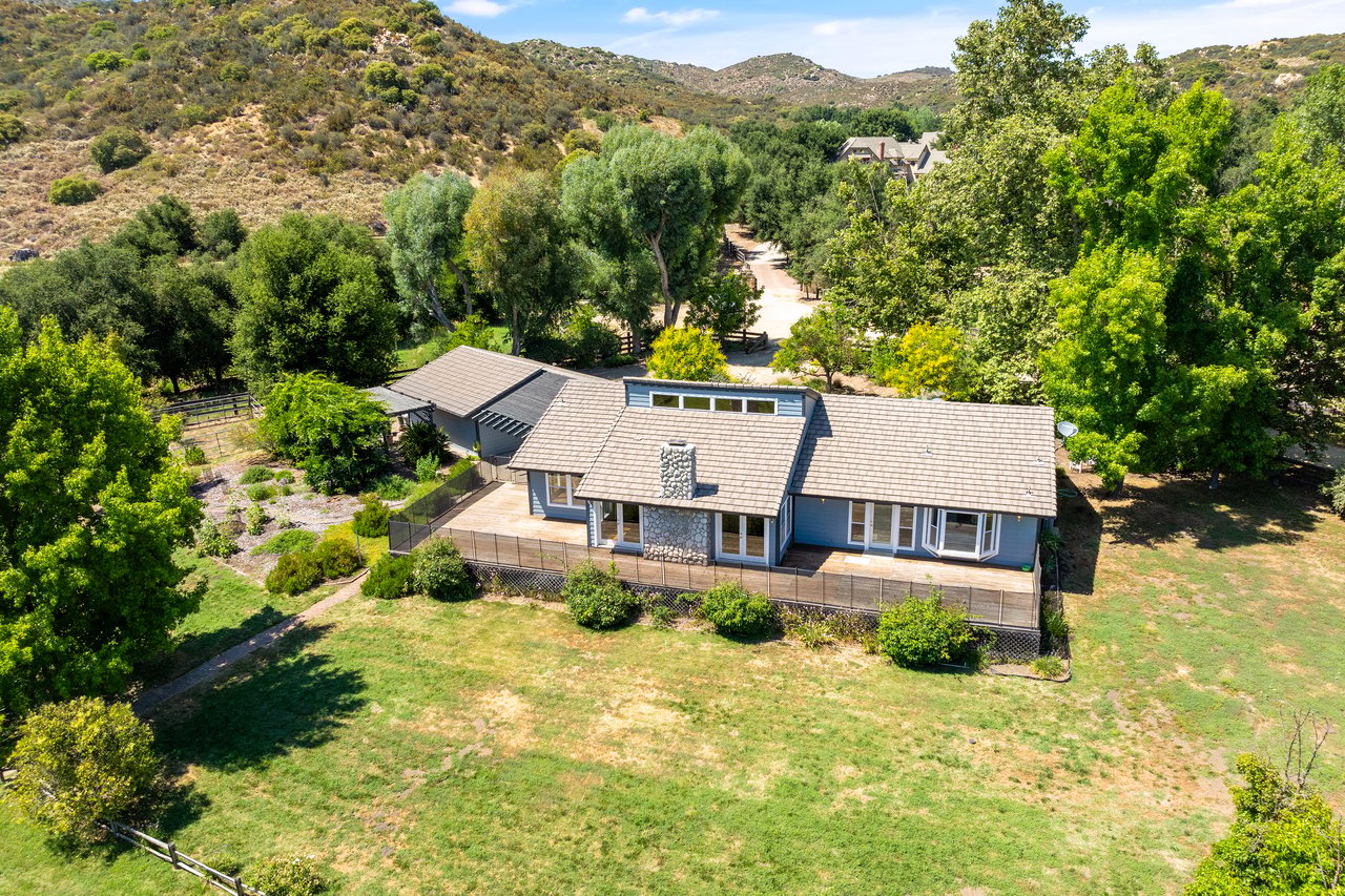 37797 Calle De Lobo