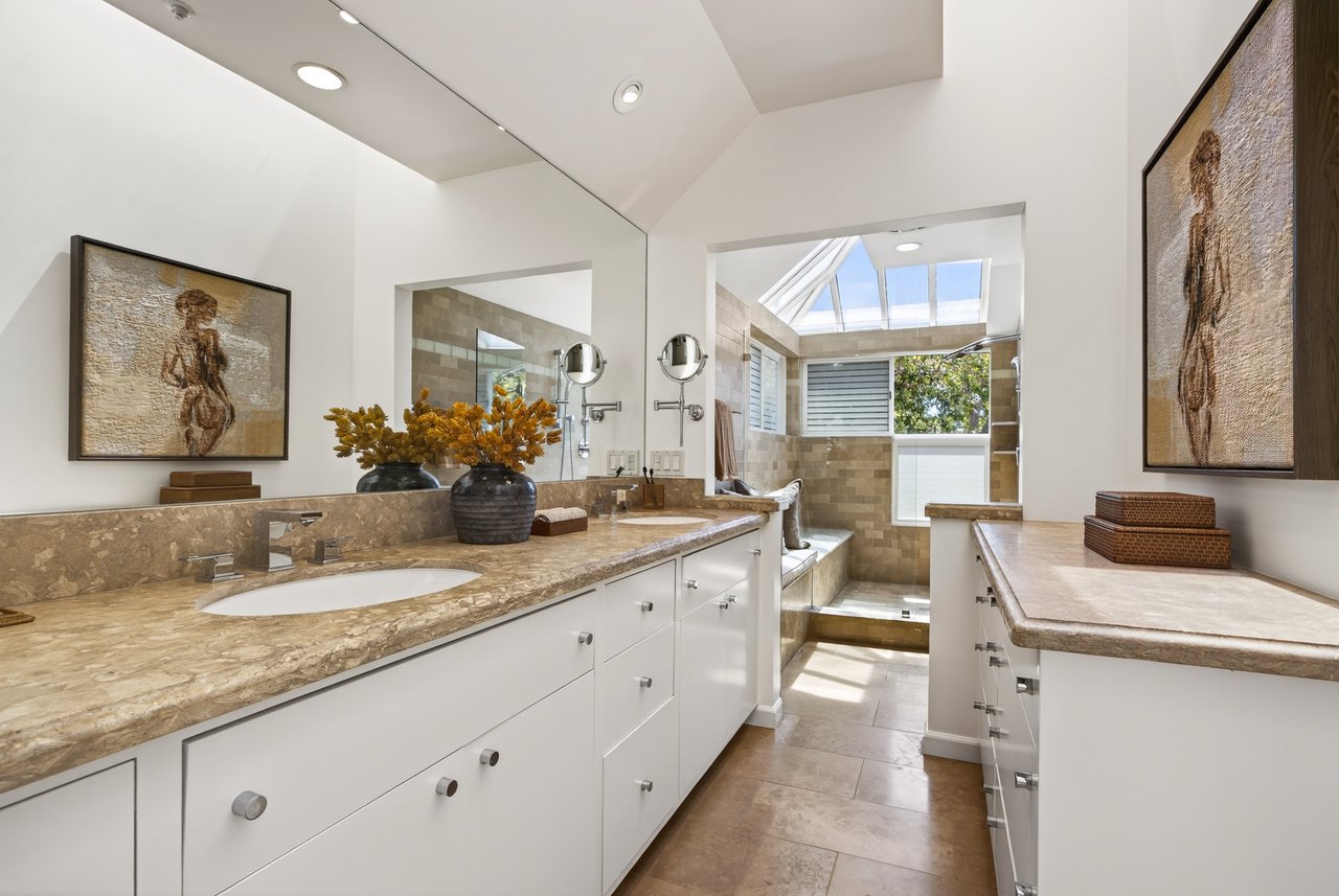 Luxurious End Unit in Point Tiburon