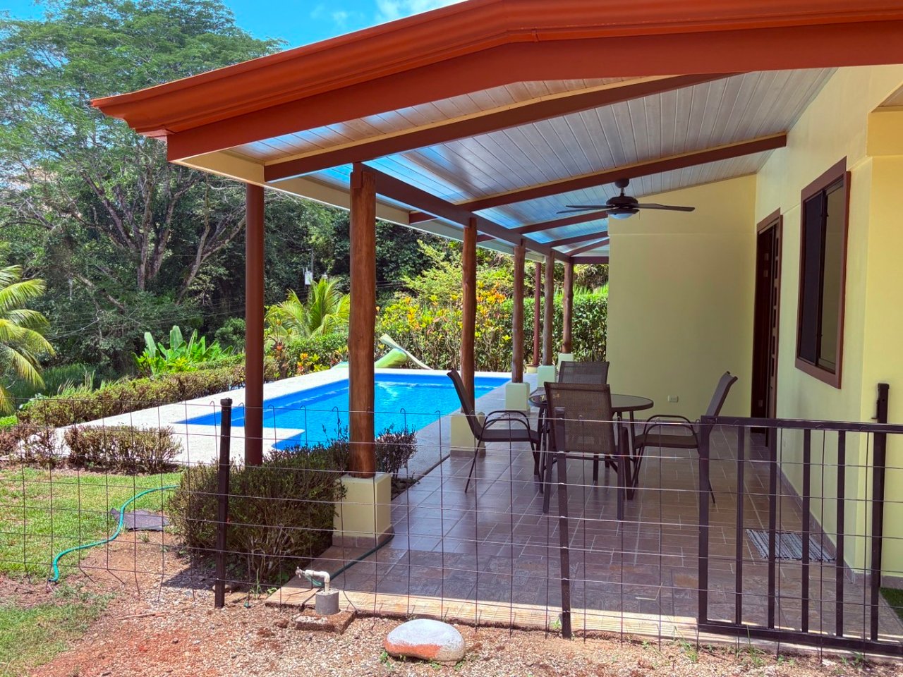 Move in ready 2 bedroom / 2 bathroom home with window ocean view and pool in Ojochal.