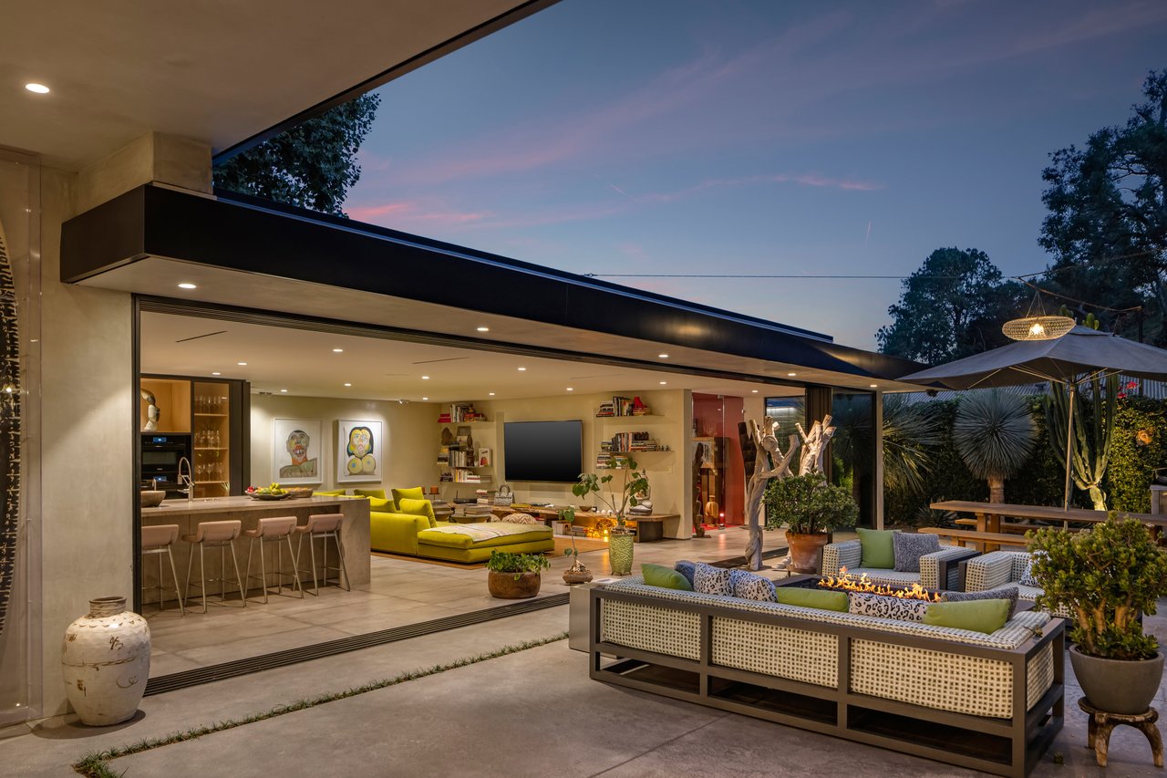 1087 Moraga Dr, Bel Air