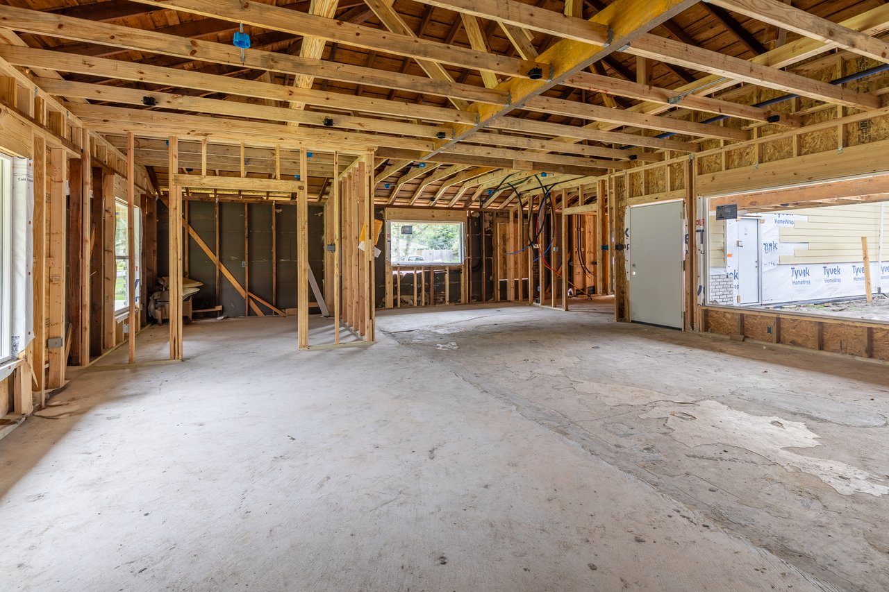 Private Listing In Westbury