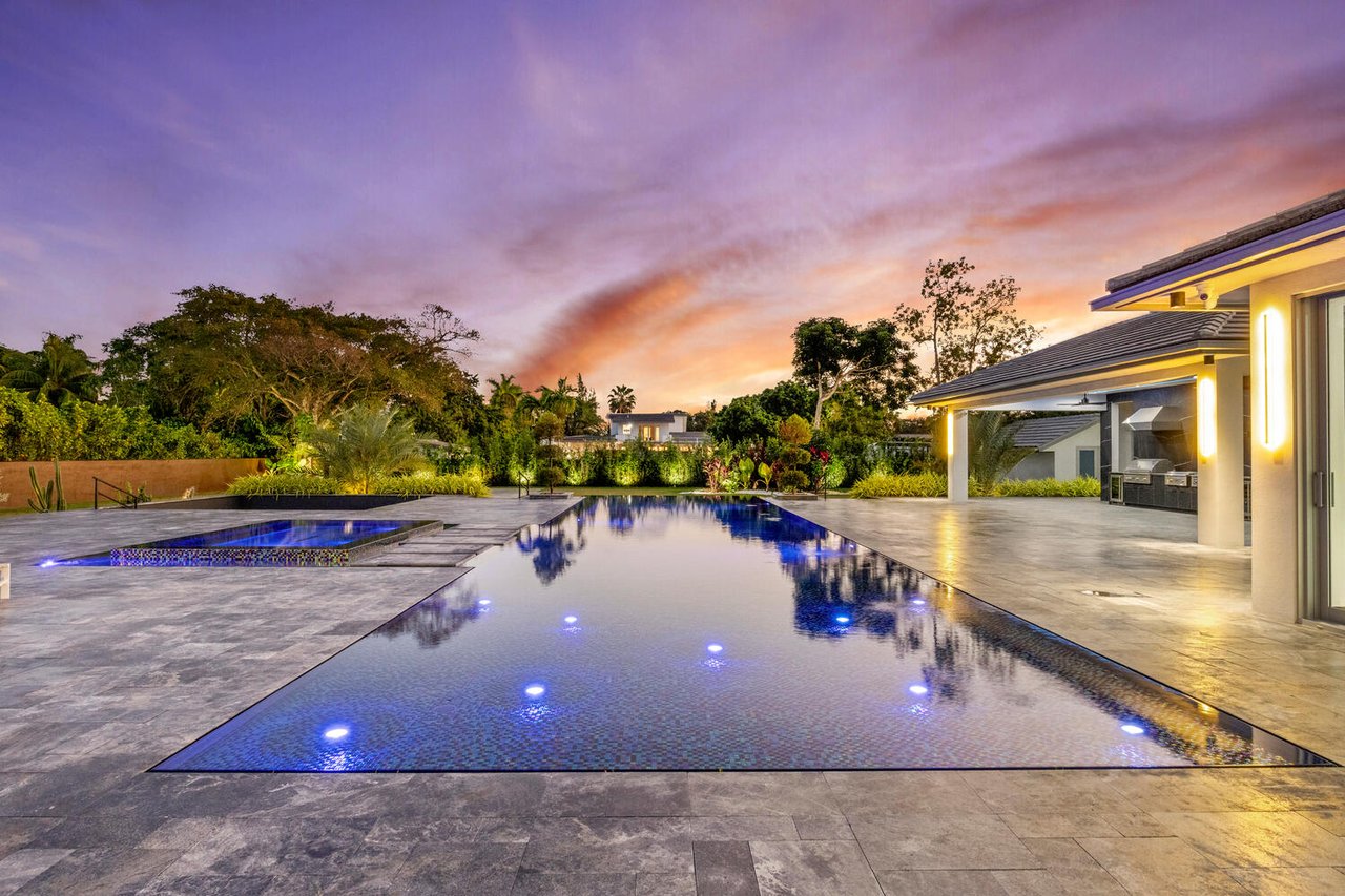 Your Private Resort - Everyday Of The Week