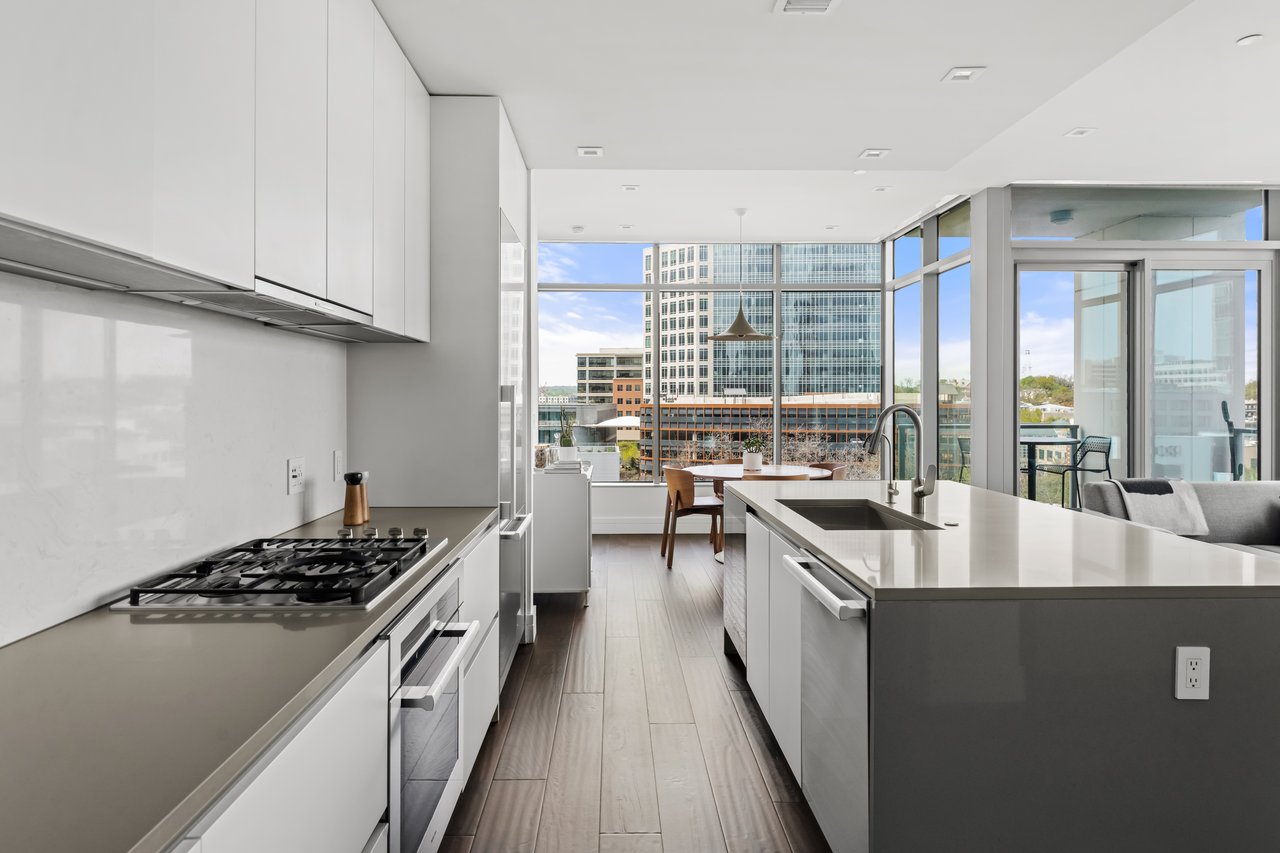 501 West Ave #704