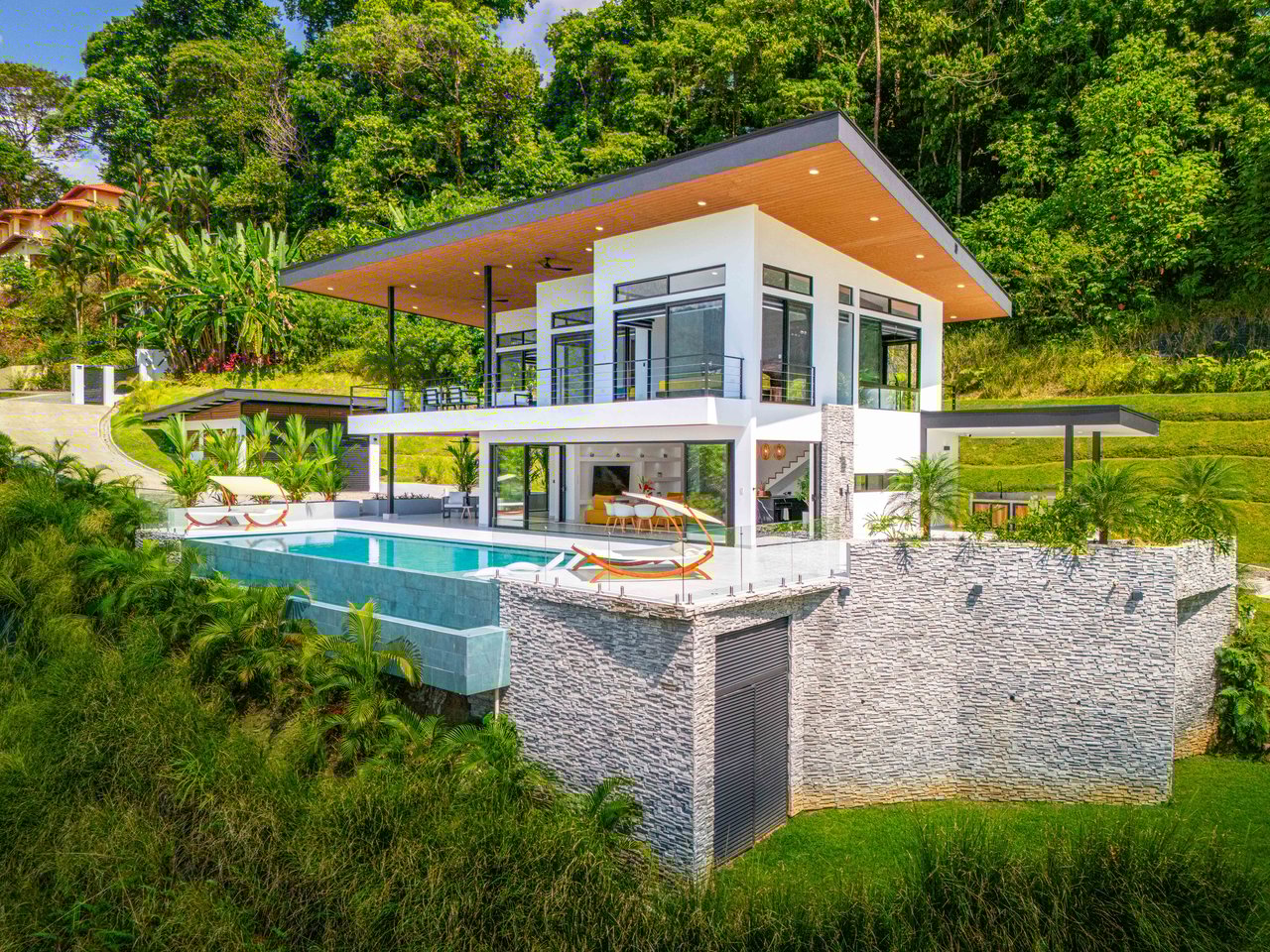 Luxury 4-Bed Home with Ocean & Jungle Views in Ojochal