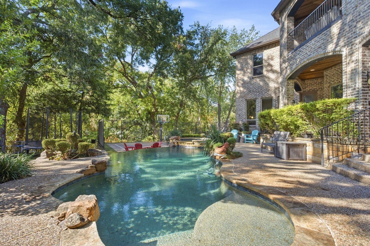 1700 Surrey Lane