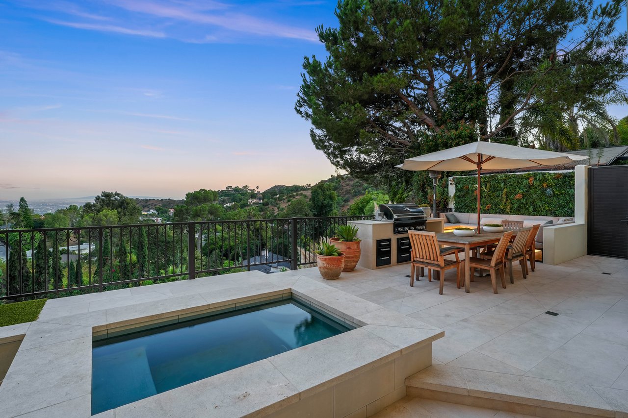 7212 Mulholland Dr, Hollywood Hills