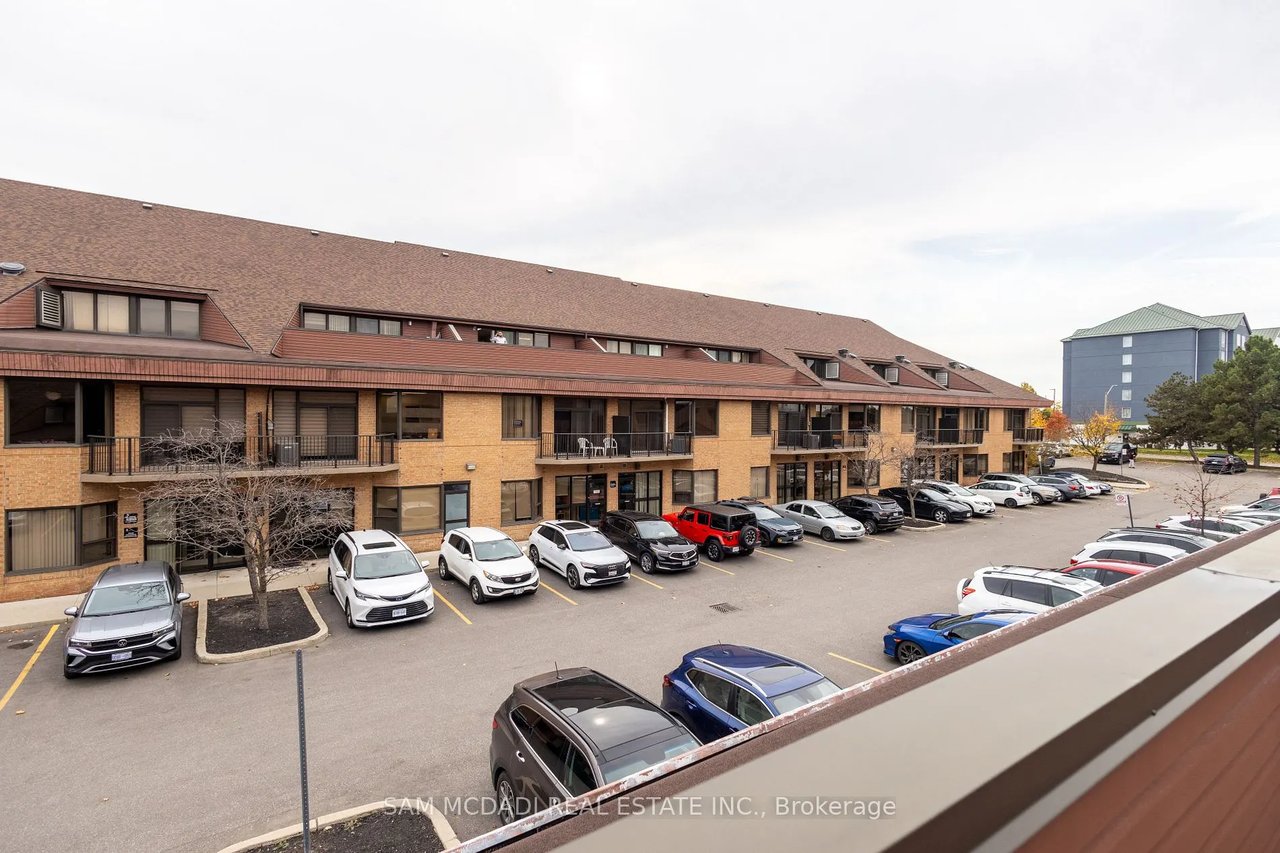 120 Traders Blvd E, #204