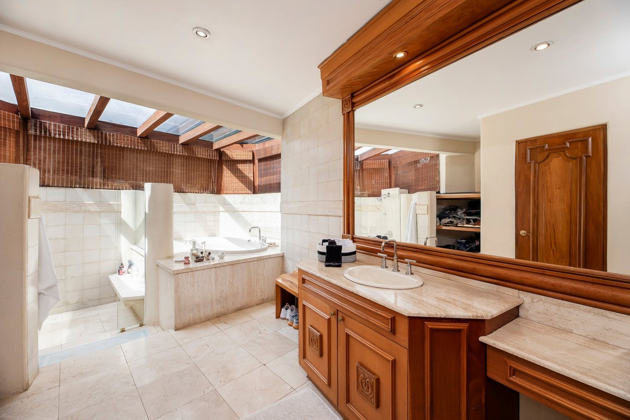 Mediterranean One Level Villa, Santa Ana, San Jose