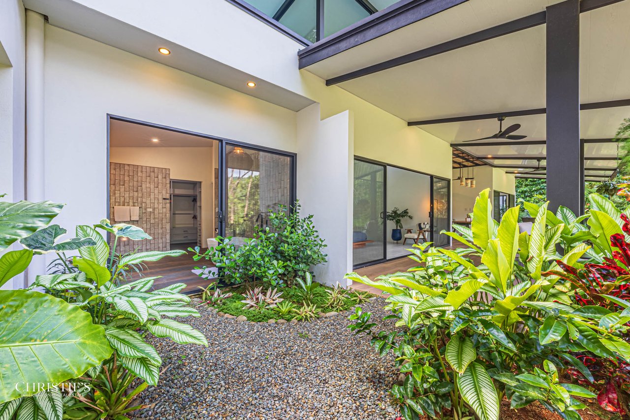 Contemporary Mountain View Villa – 10 Minutes to Playa Dominical