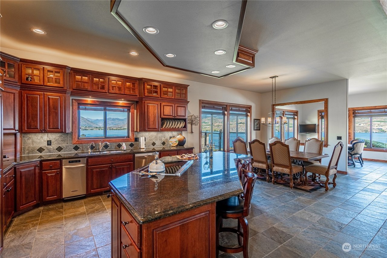 270 Bene Vista Ln