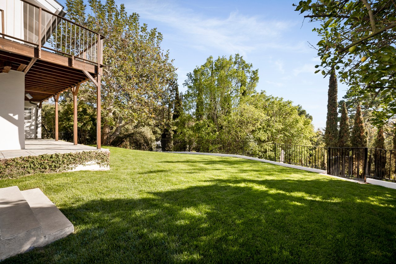 2745 La Cuesta Dr, Hollywood Hills