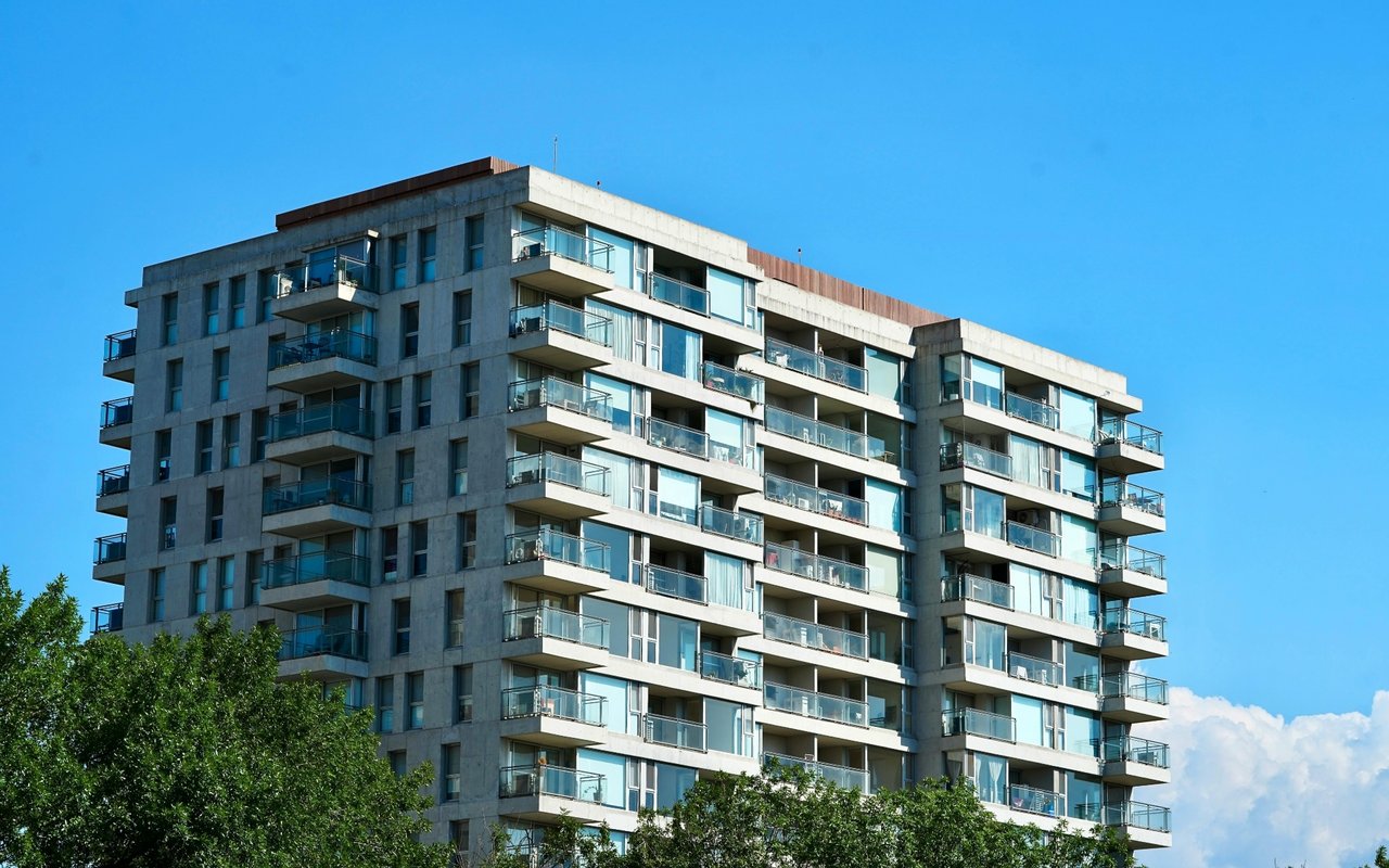 Atlanta’s Modern Residential Tower with Hotel Services and Amentities