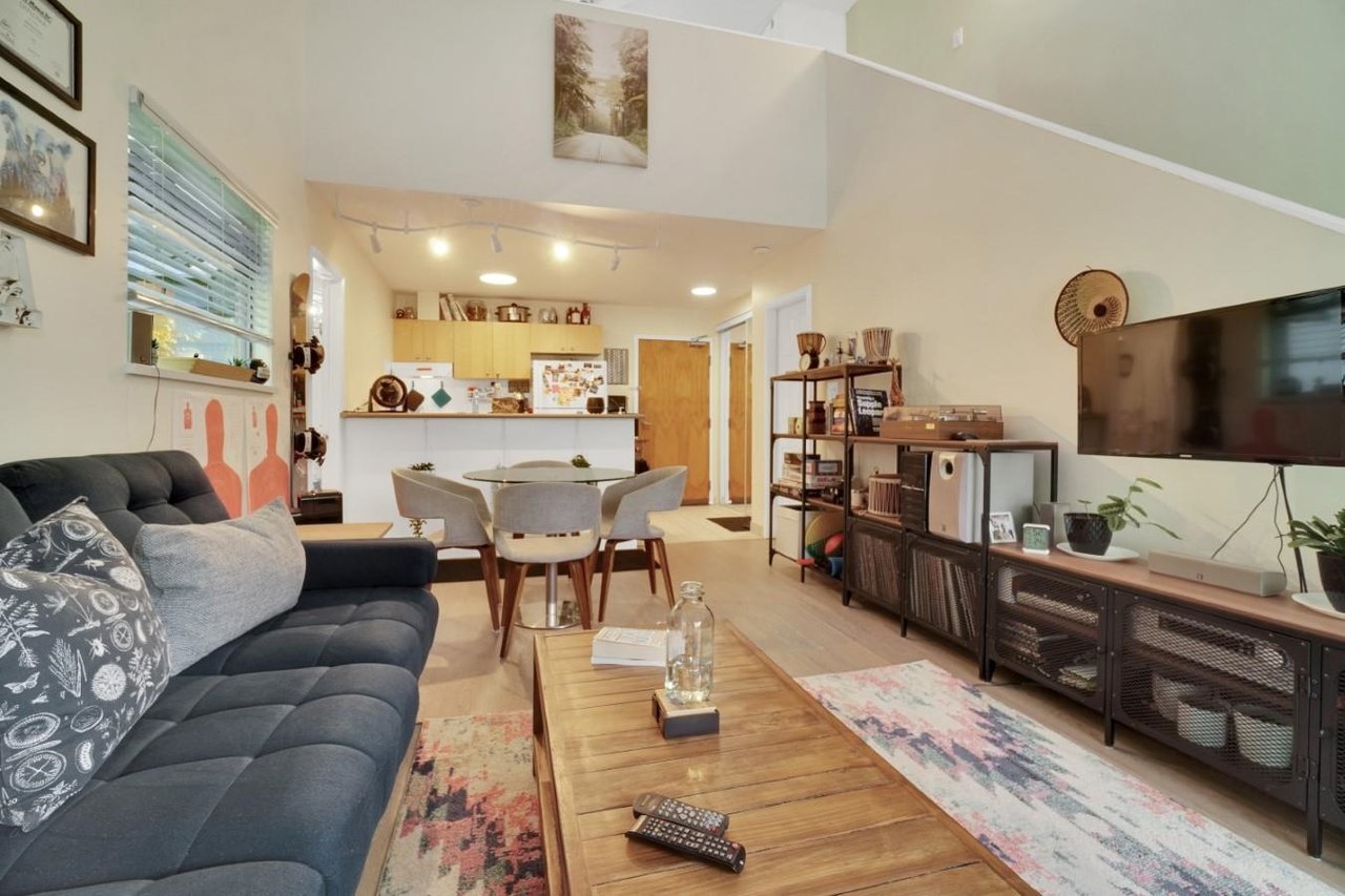 303-2458 York Ave