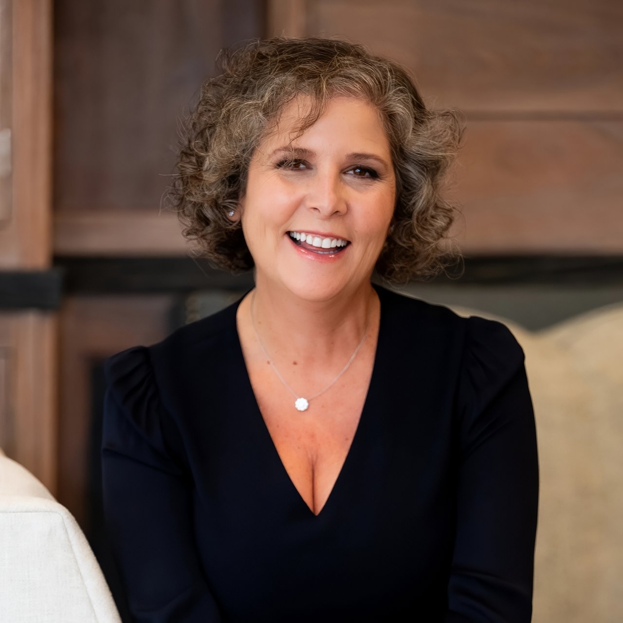 Joyce Mennella Cold Spring Harbor, NY Real Estate Agent Headshot