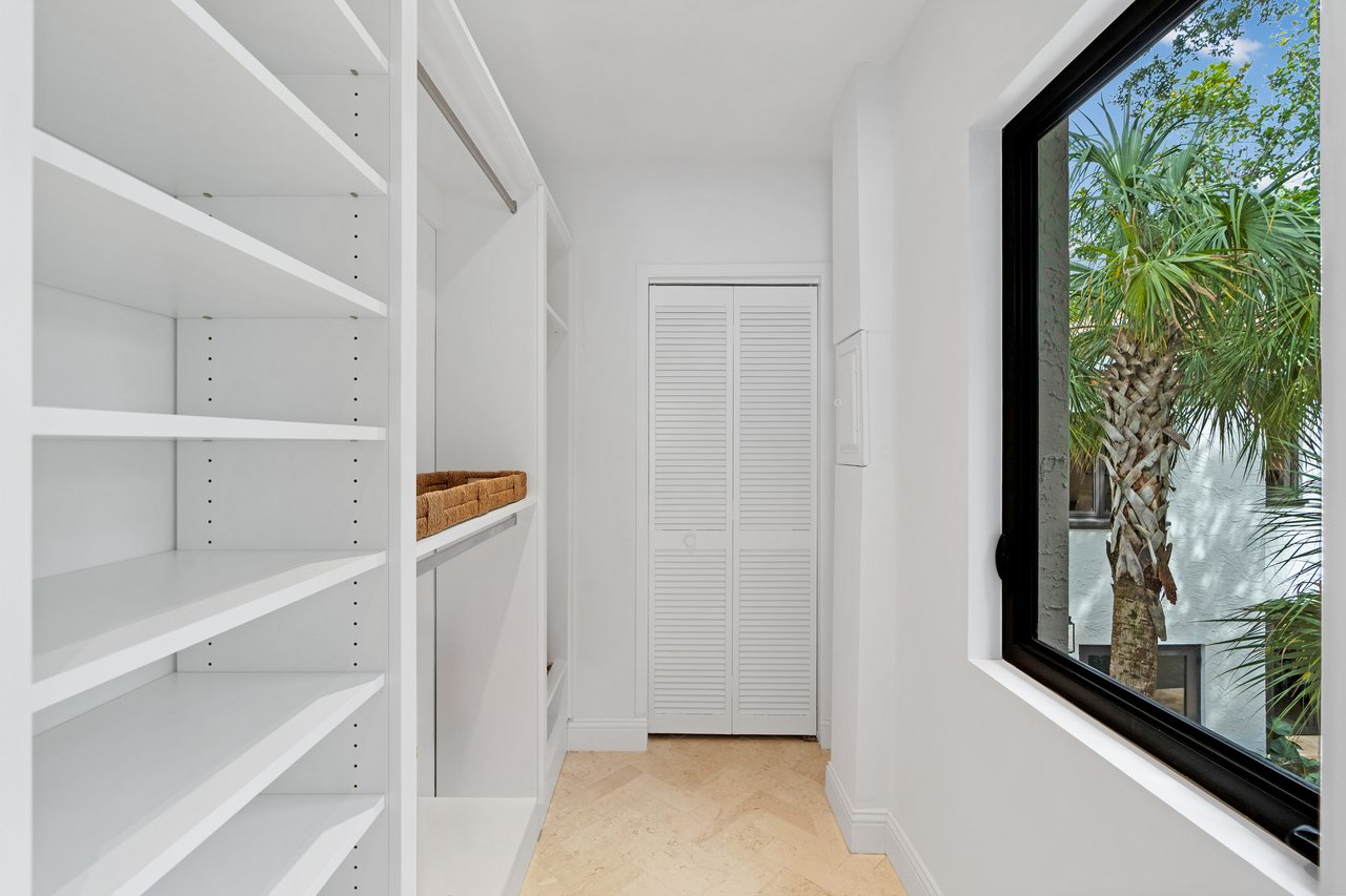 3700 Hibiscus Street "Casa Mamey"