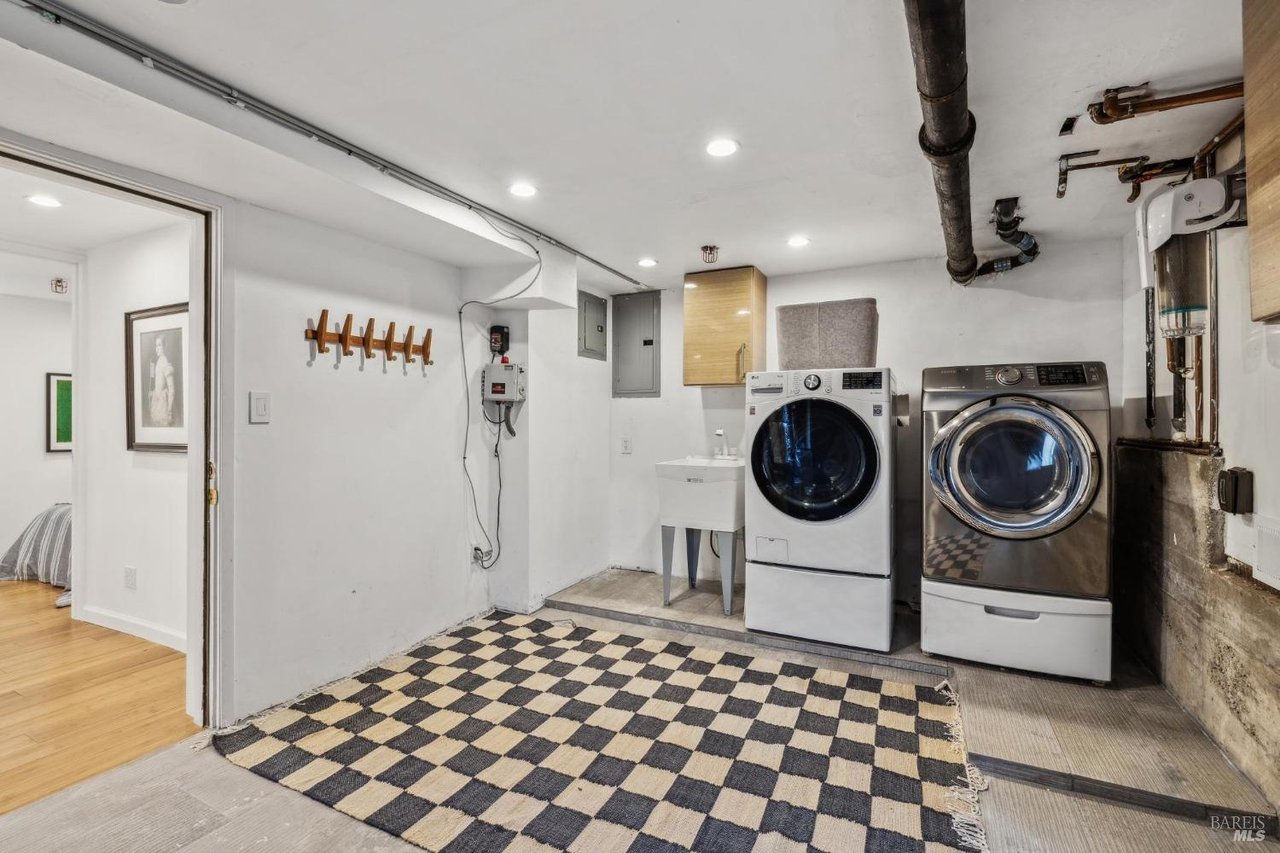 104 4th St