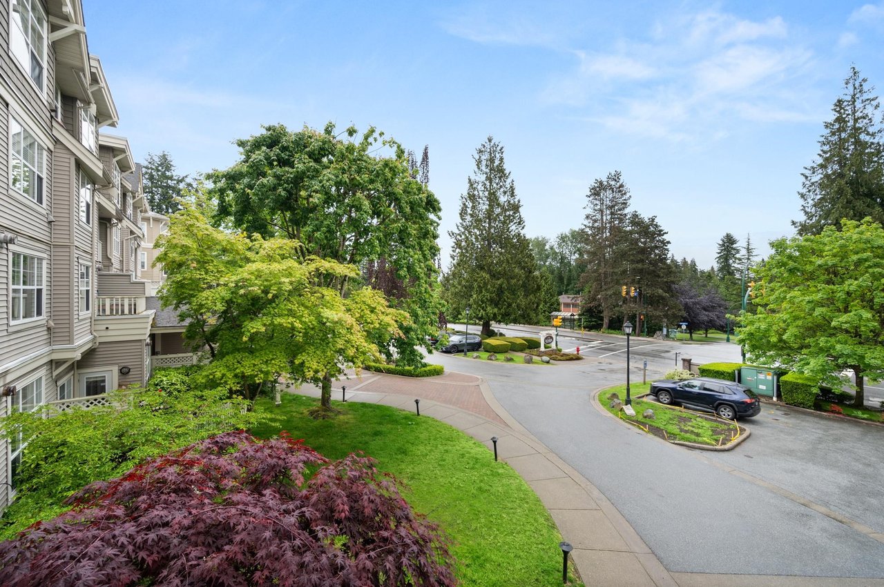 214-960 Lynn Valley Rd