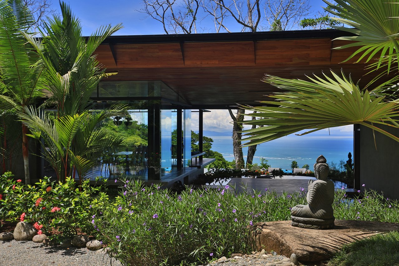 Casa Sanctuary ·  Luxury Jungle Villa · Whale Tail View