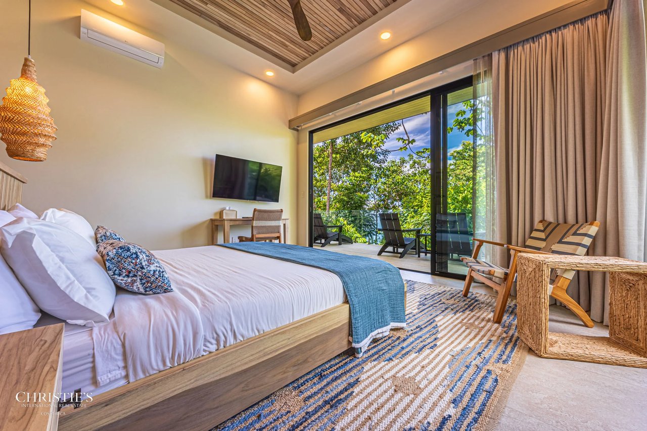 Majestic Cliff Residence Showcasing Spectacular Whitewater Views