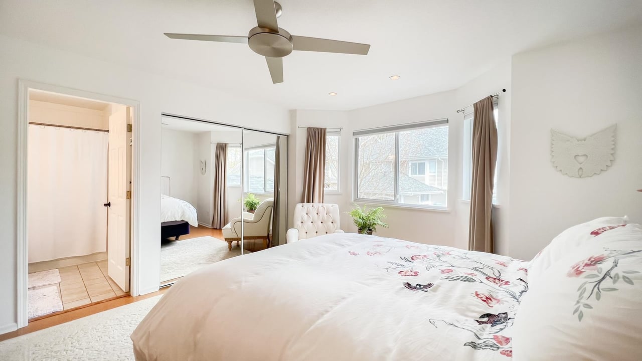 53-650 Roche Point Dr