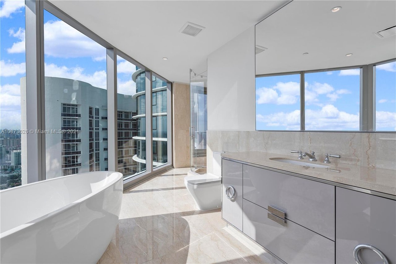 15701 Collins Ave Unit 4205