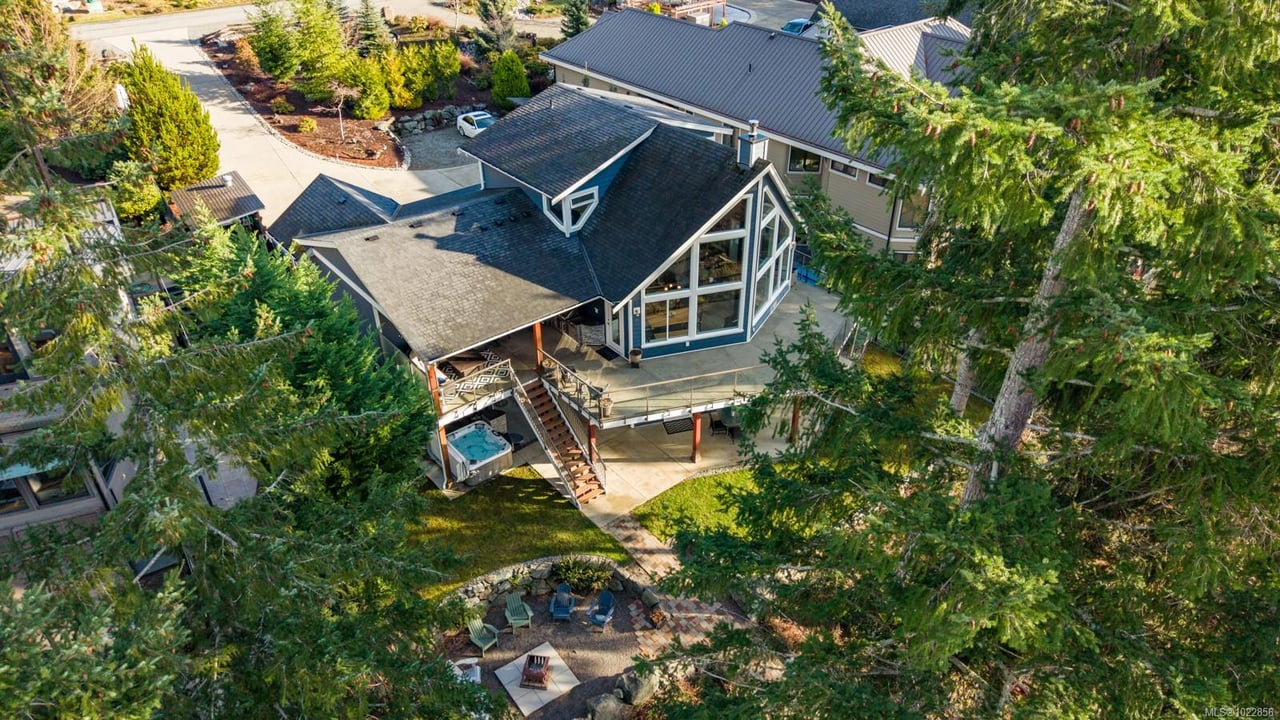 7364 Lakefront Dr, Lake Cowichan