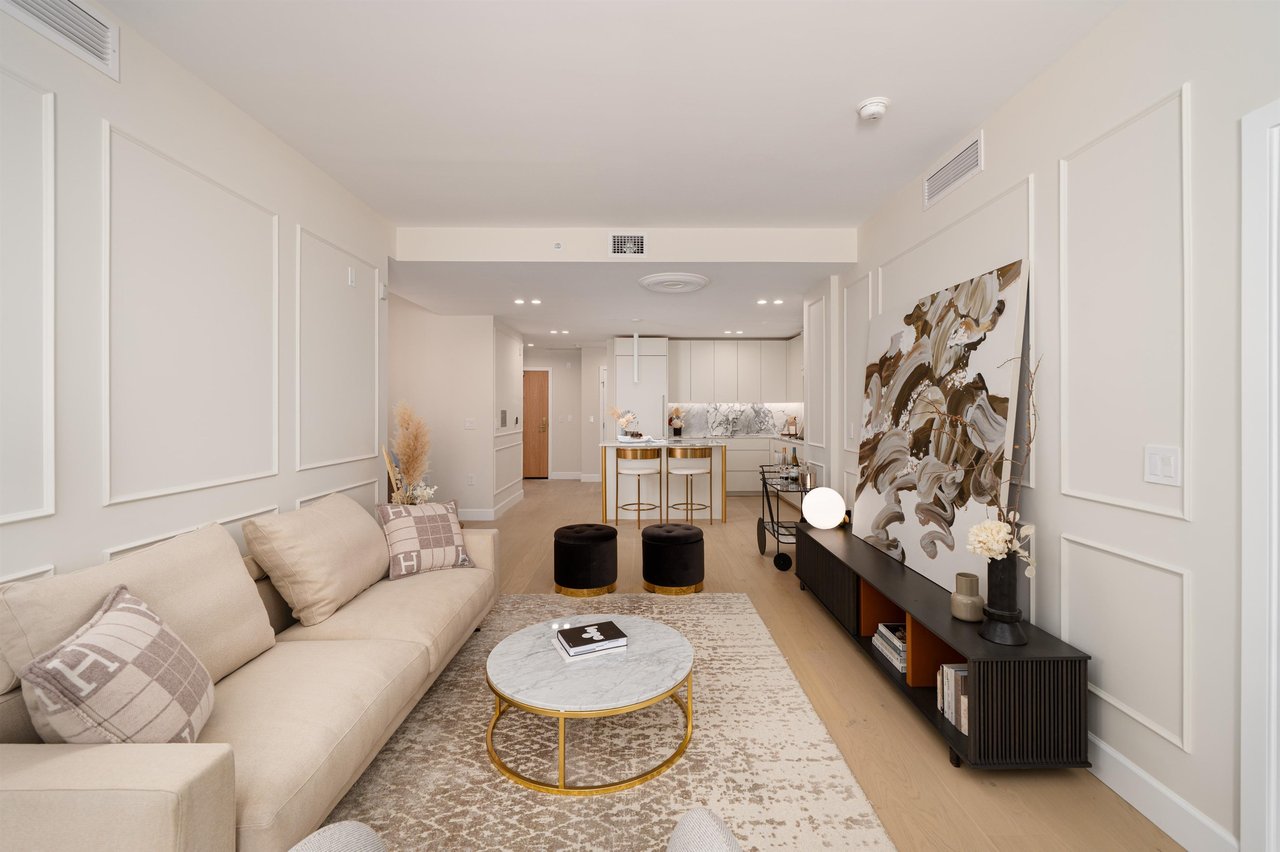 204-3668 W 10th Ave