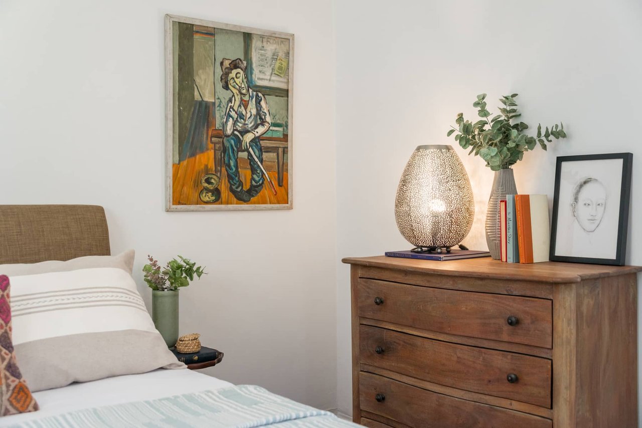 Silver Lake Hide-Away with Views and Guest Suite!