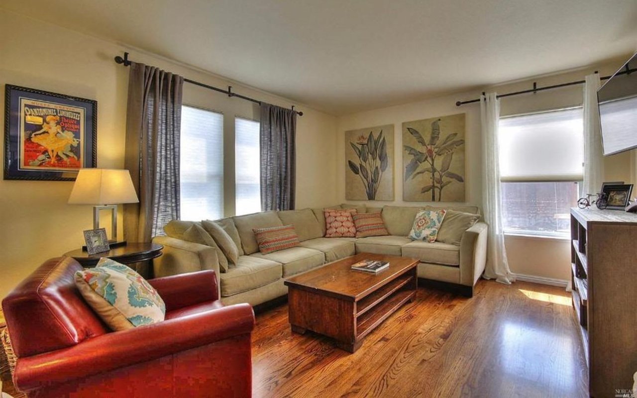 927 Pepperwood Ln