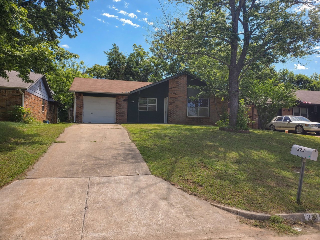 223 S Dixon Ave