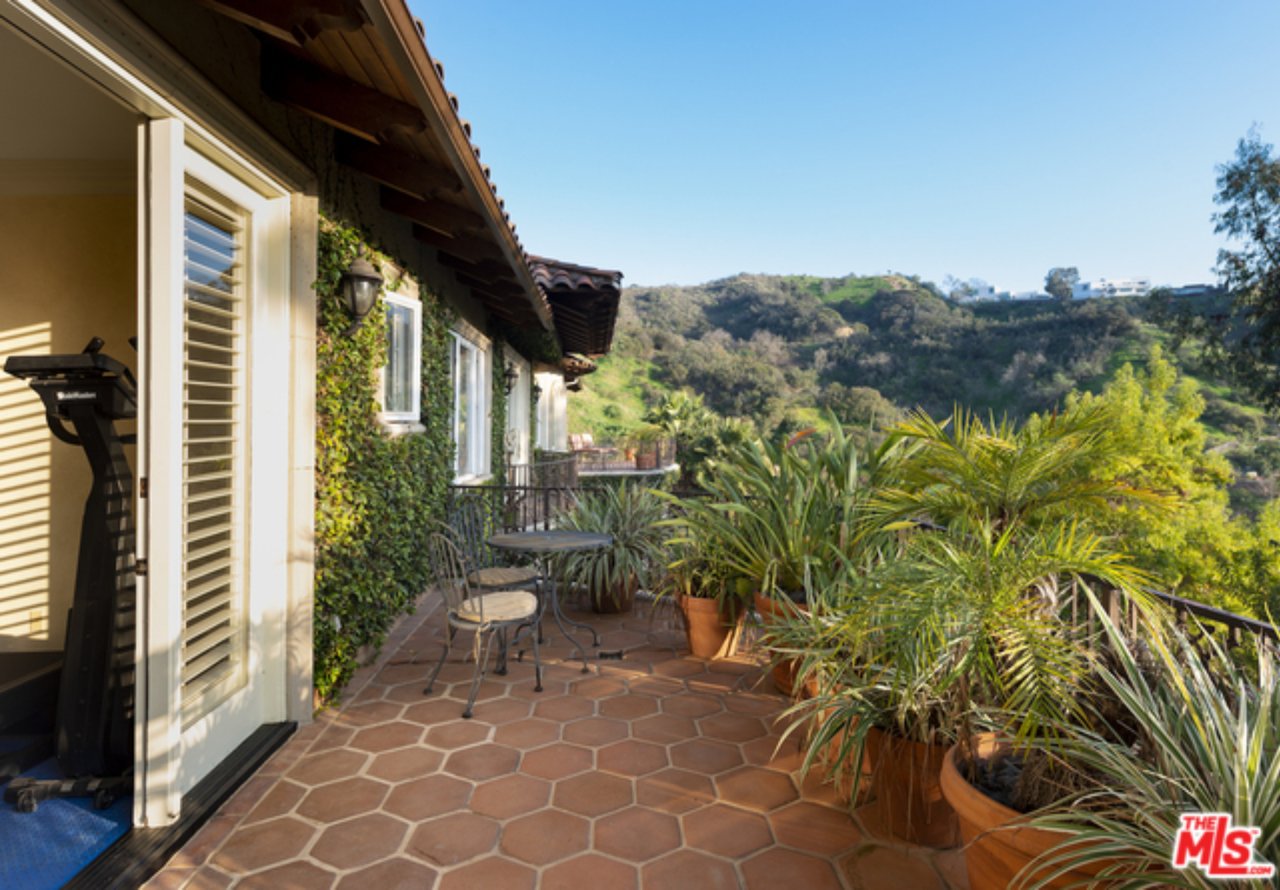 2636 La Cuesta Dr