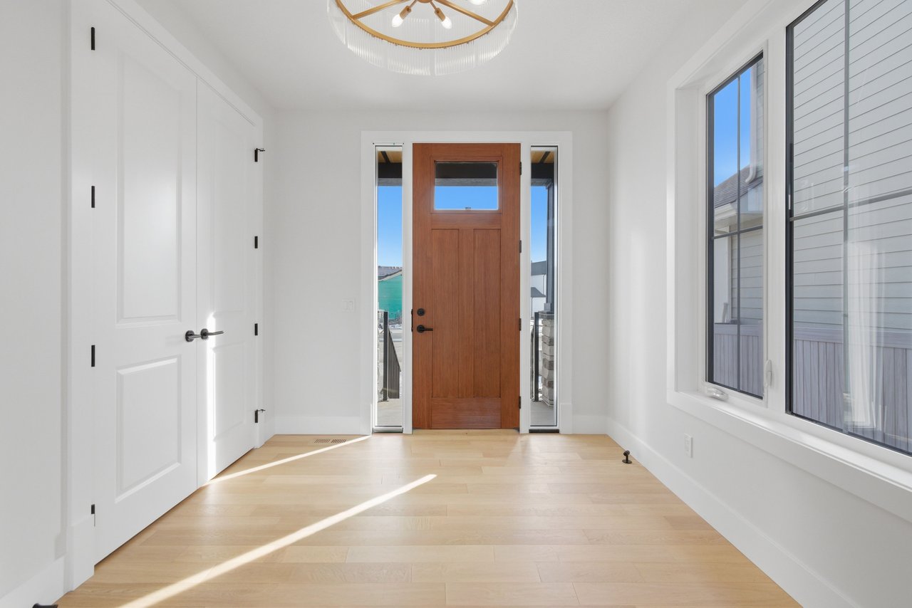 378 Bessborough Drive SW