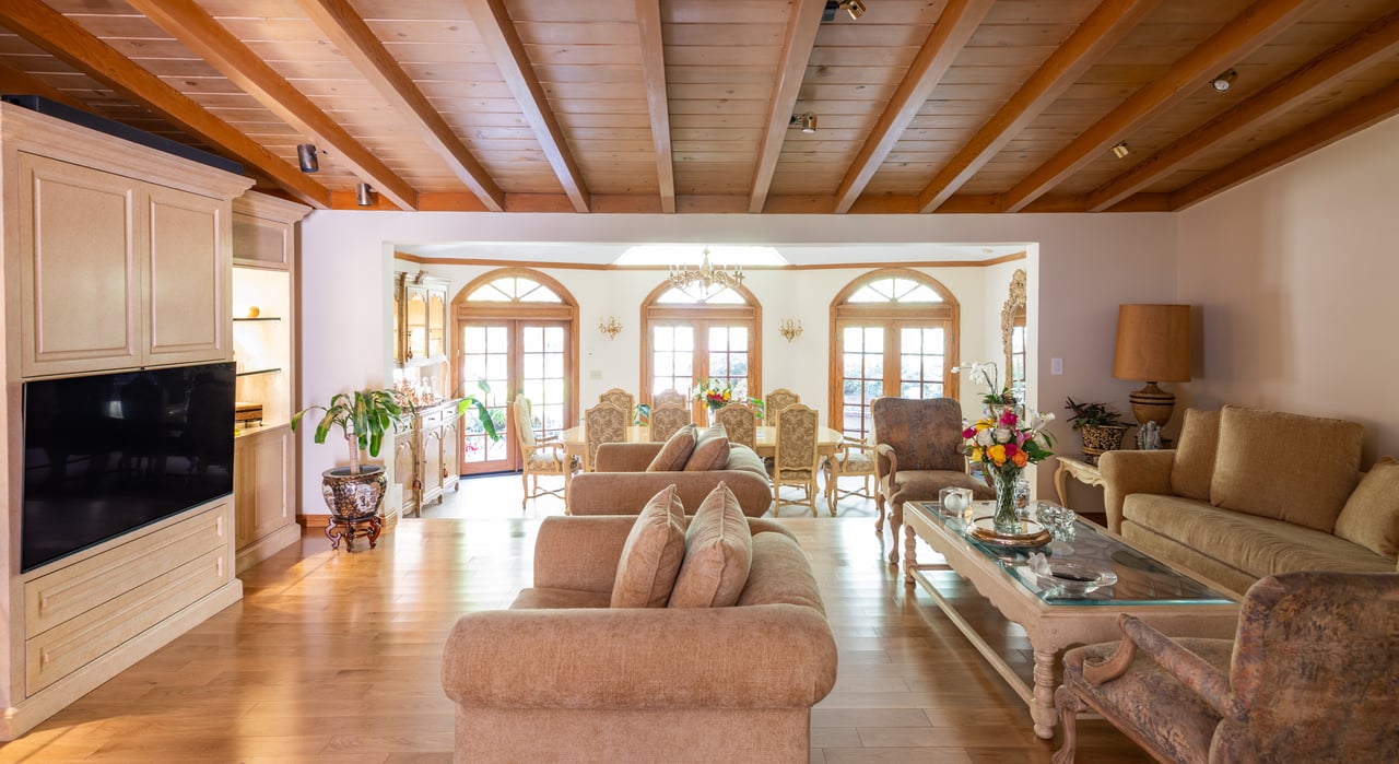 9415 Cherokee Ln, Beverly Hills