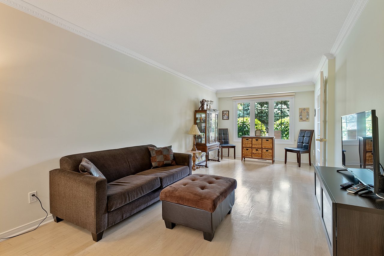 28 Thornway Ave