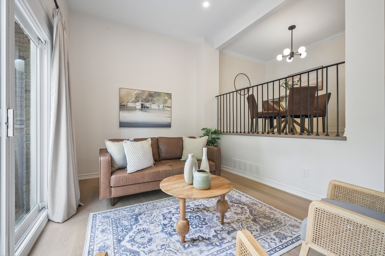 Lakeside living in the heart of Bronte!