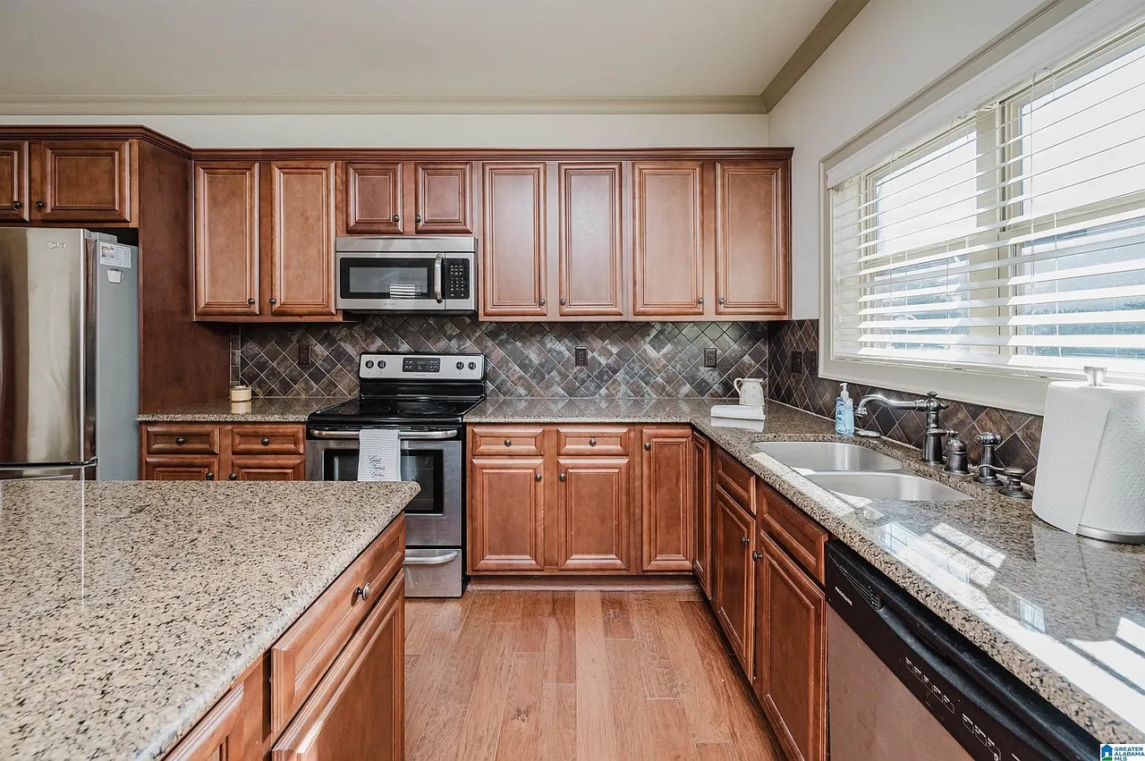 1074 Regent Park Dr