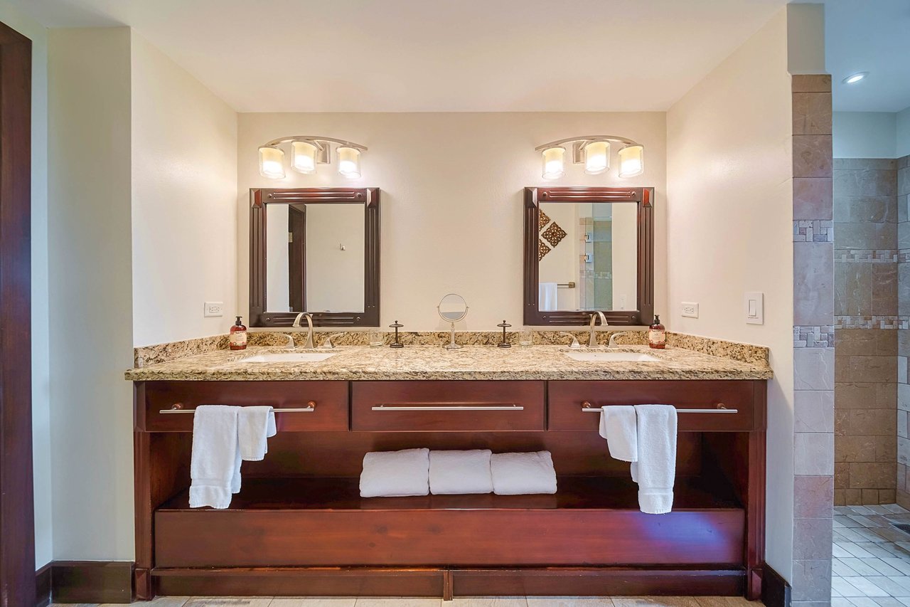 Walk to beach Vista Hermosa Estate Lucrative Contemporary Estate