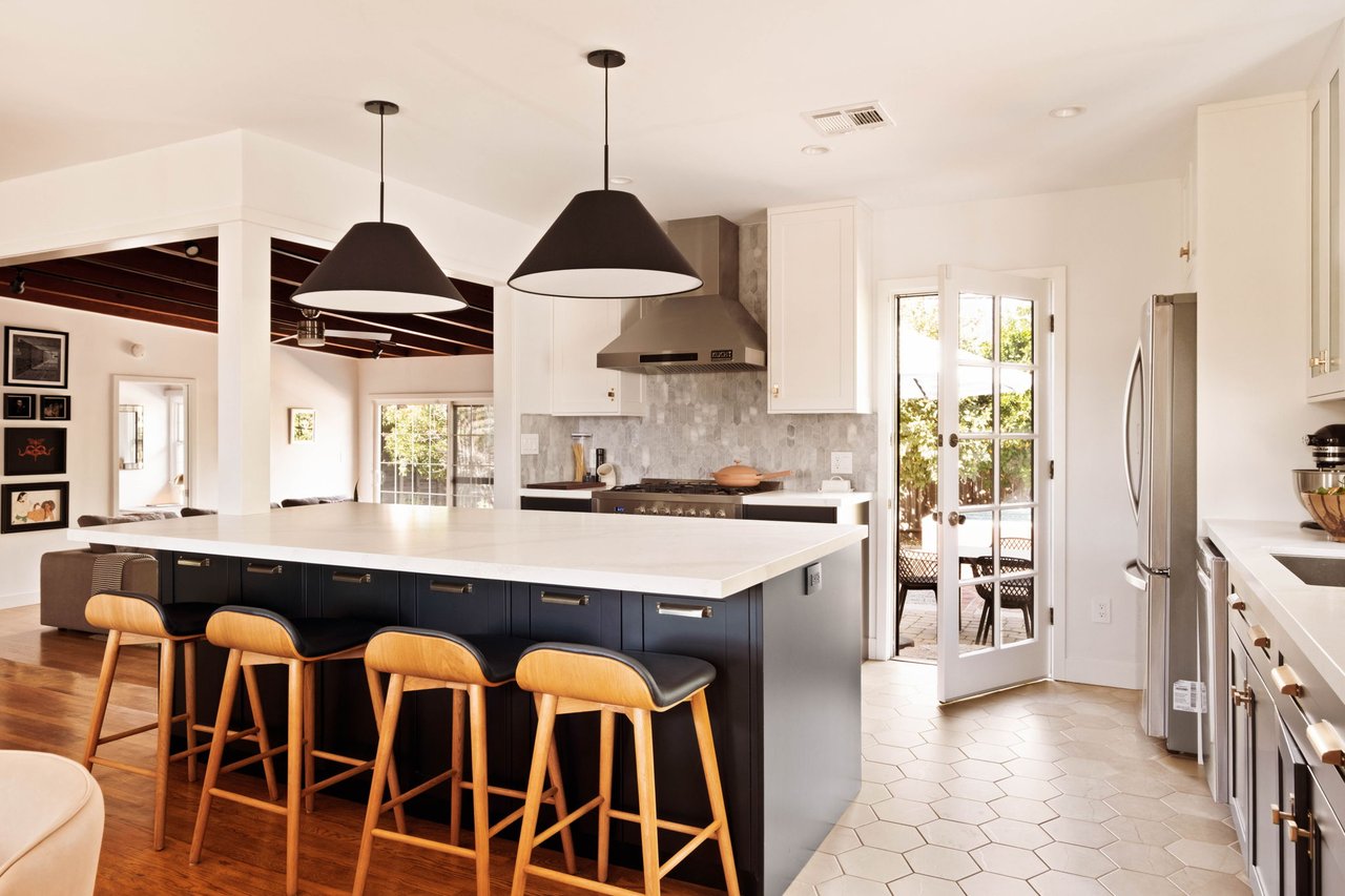 Effortless California Living in This Tarzana Ranch