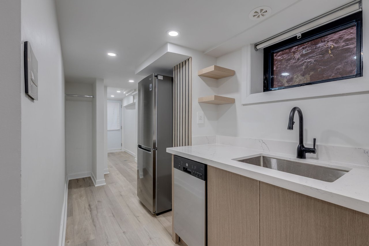 120 Glenlake Ave, Basement
