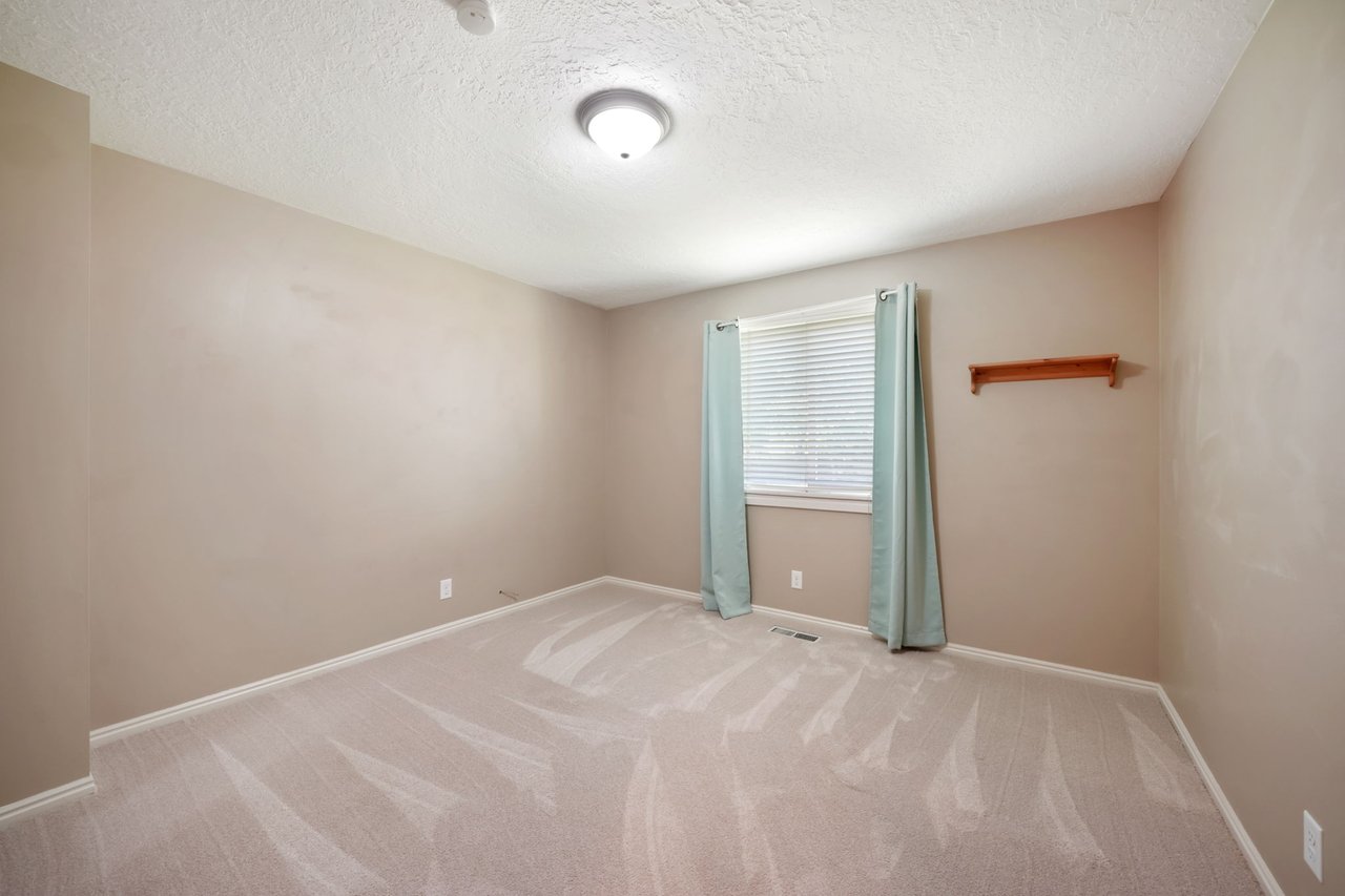 8916 S Cobble Crest Ln