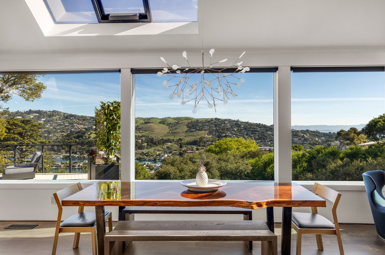 Chic and Stylish on Belvedere Island