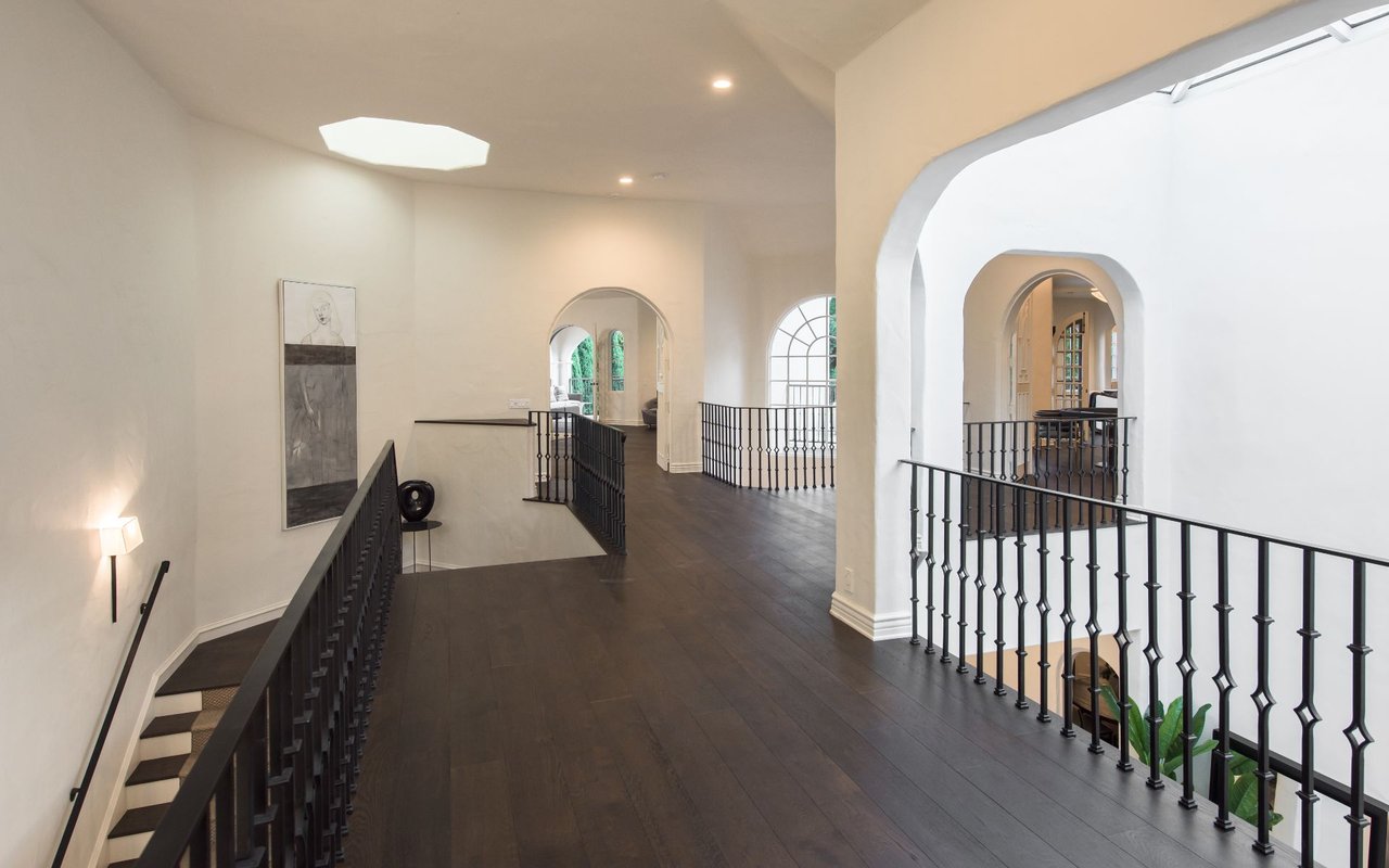 1275 Benedict Canyon Dr