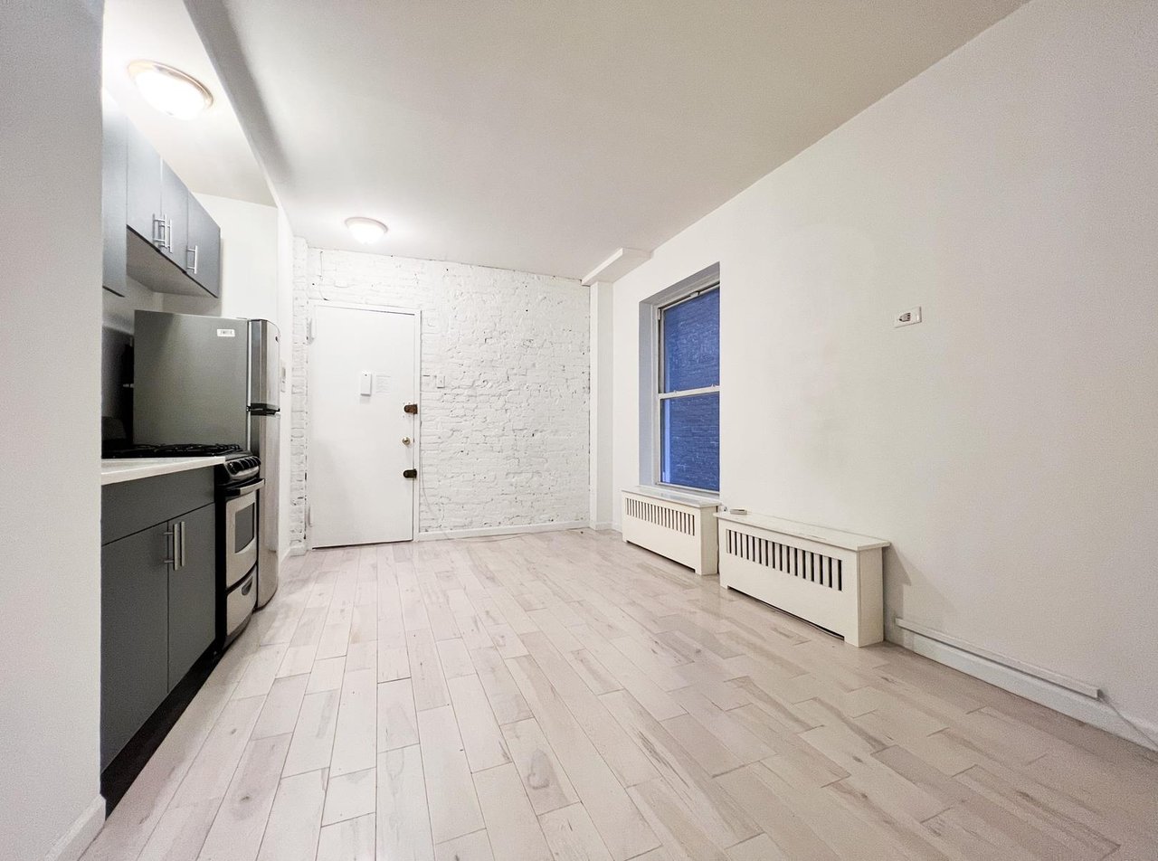 206 East 81st Street, Apt 3-B